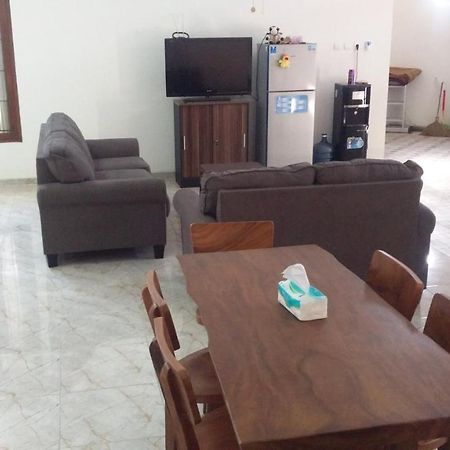 Zg Homestay Solo Sumber  Εξωτερικό φωτογραφία