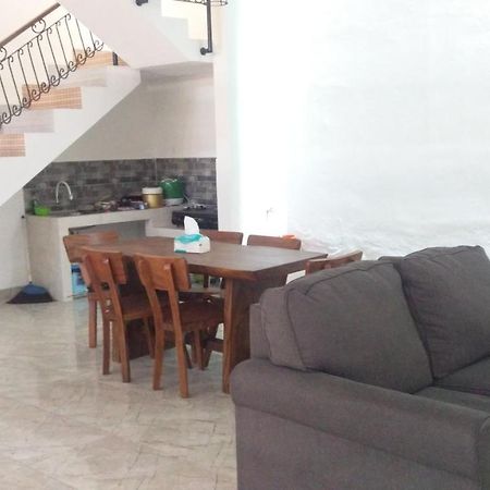 Zg Homestay Solo Sumber  Εξωτερικό φωτογραφία