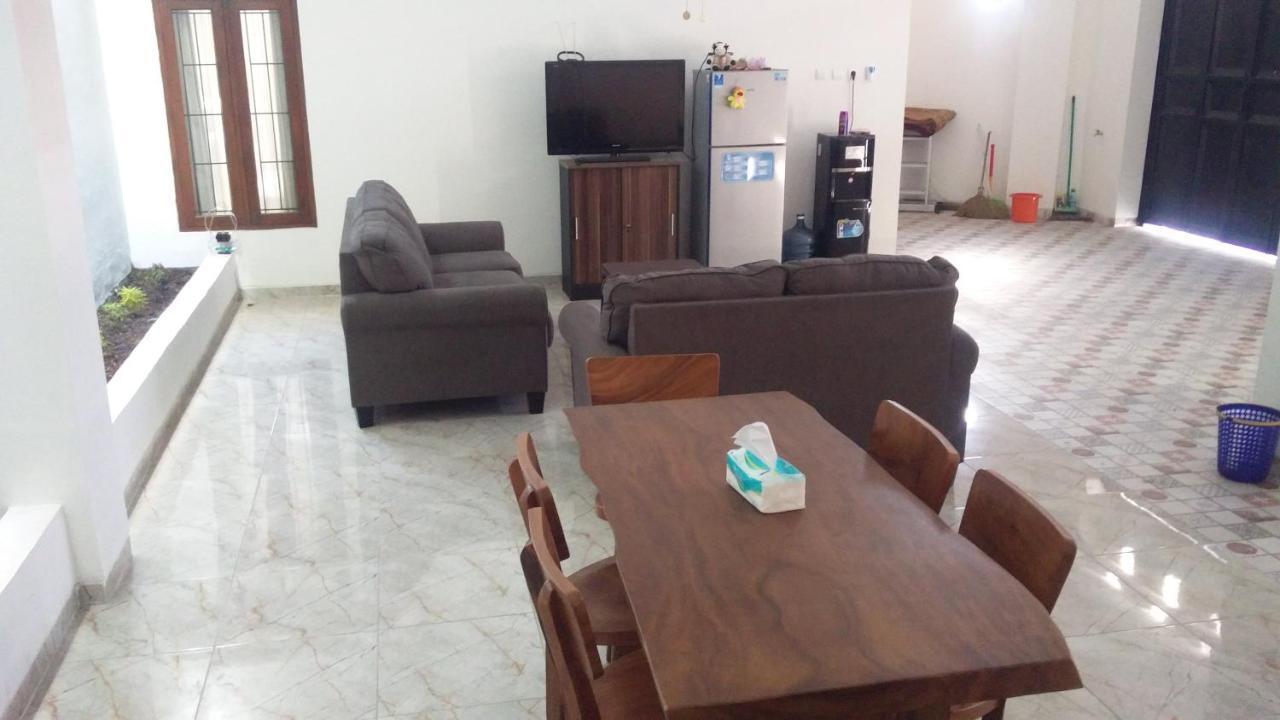 Zg Homestay Solo Sumber  Εξωτερικό φωτογραφία