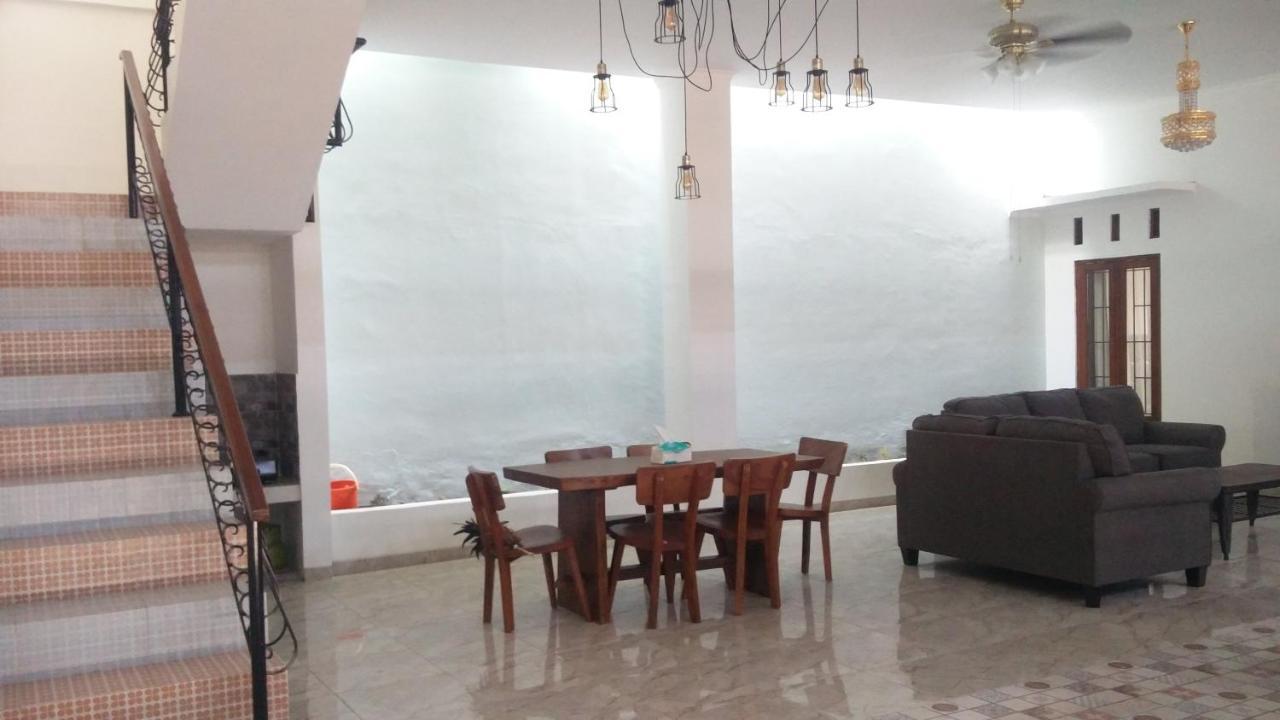 Zg Homestay Solo Sumber  Εξωτερικό φωτογραφία